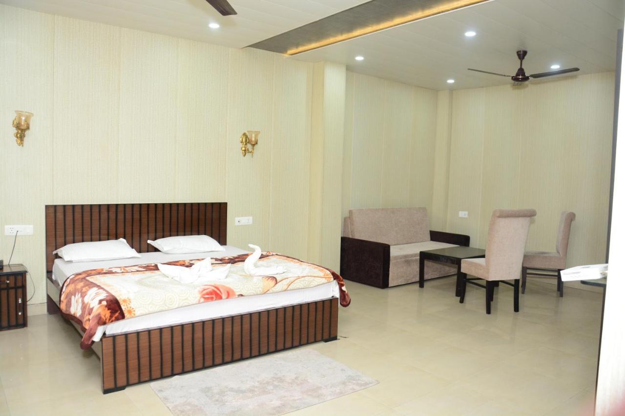 Krazy Hotel Haldwāni Εξωτερικό φωτογραφία