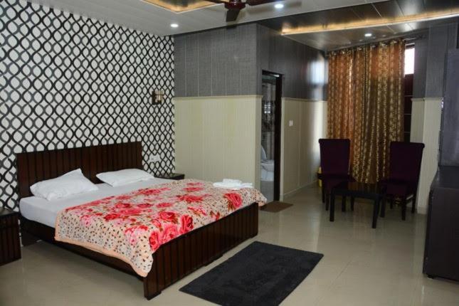 Krazy Hotel Haldwāni Εξωτερικό φωτογραφία