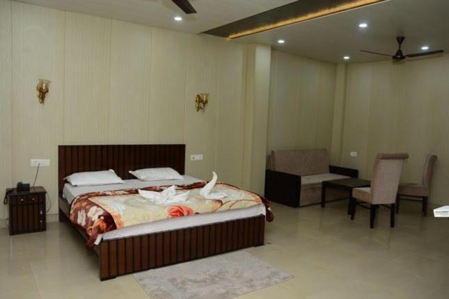 Krazy Hotel Haldwāni Εξωτερικό φωτογραφία